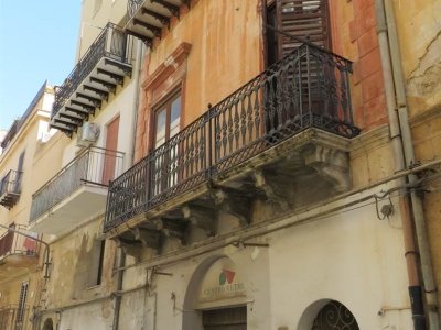 locale commerciale in vendita ad Augusta