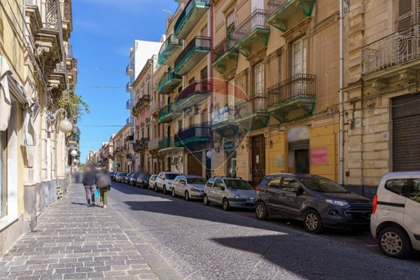 locale commerciale in vendita ad Augusta