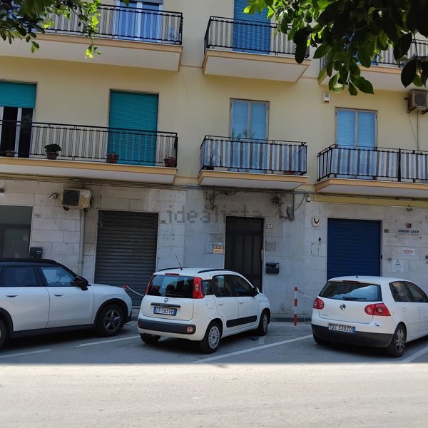locale commerciale in vendita ad Augusta