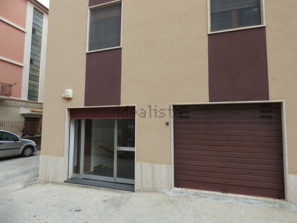 locale di sgombero in vendita ad Augusta