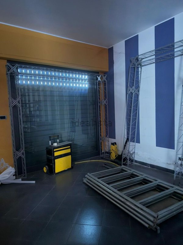 locale commerciale in vendita ad Augusta