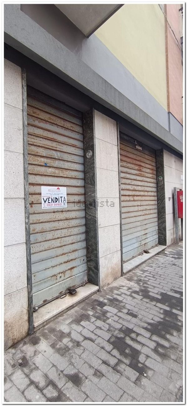 locale commerciale in vendita ad Augusta