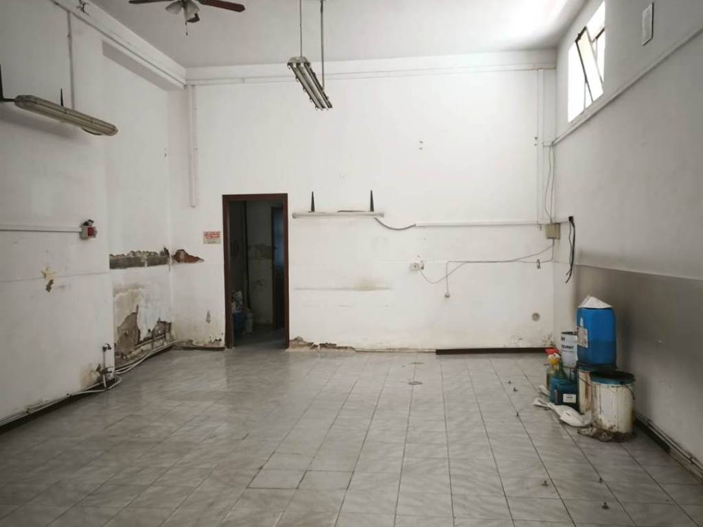 negozio in vendita ad Augusta