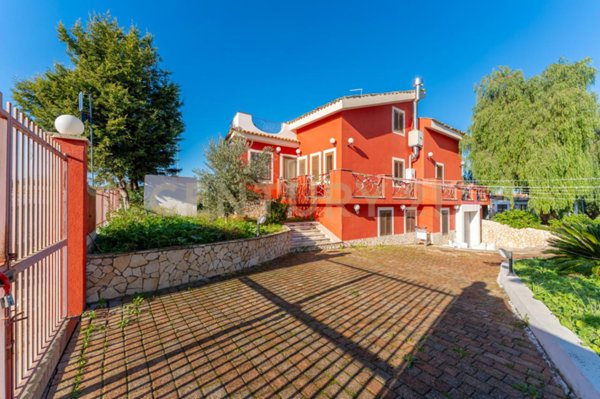 negozio in vendita ad Augusta