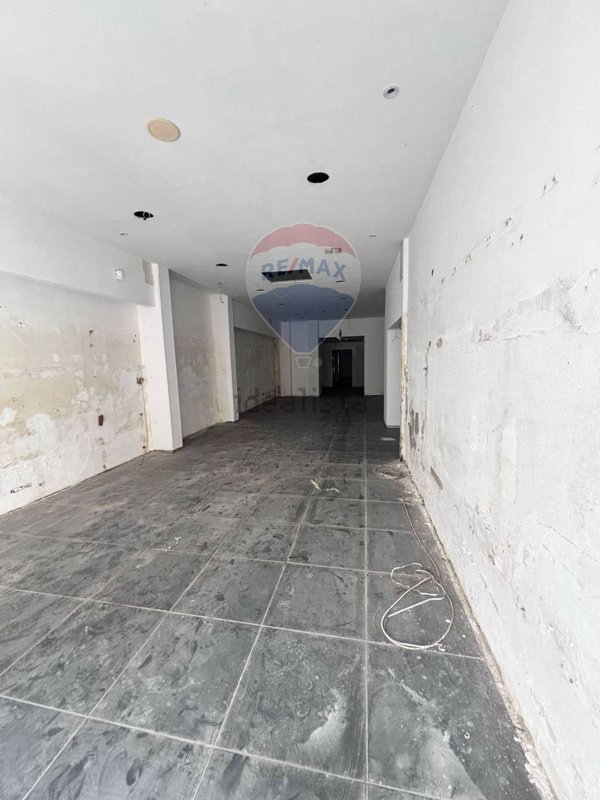 locale commerciale in vendita ad Augusta