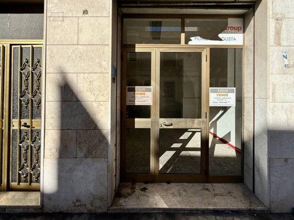 negozio in vendita ad Augusta