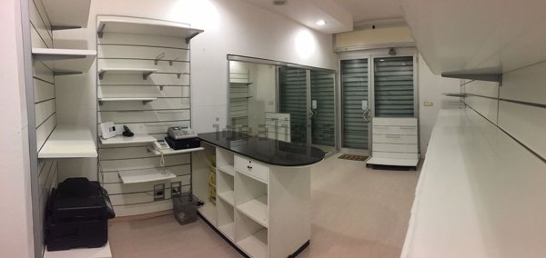 locale commerciale in vendita ad Augusta