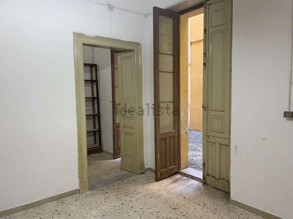 locale commerciale in vendita ad Augusta