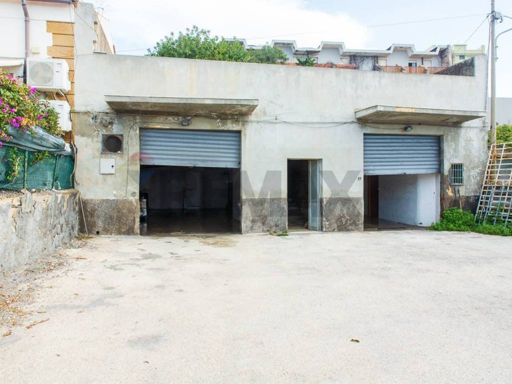 negozio in vendita ad Augusta