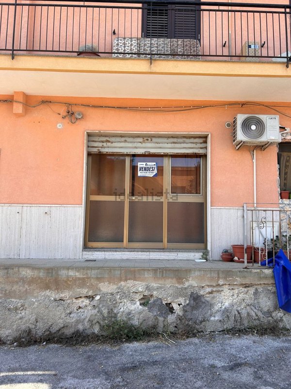 locale commerciale in vendita ad Augusta