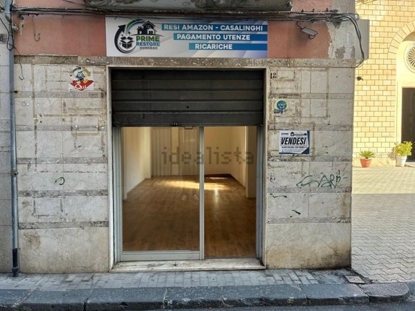 locale commerciale in vendita ad Augusta