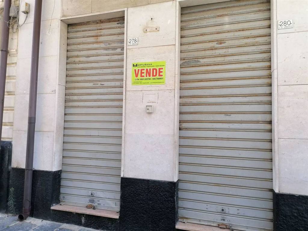 locale commerciale in vendita ad Augusta