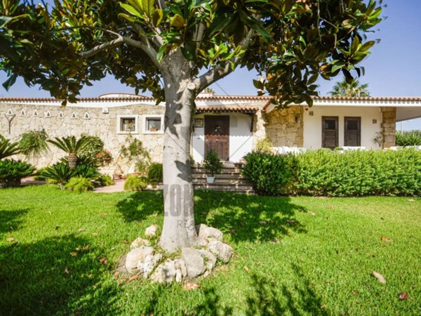 casa indipendente in vendita ad Avola