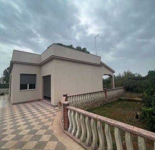 casa indipendente in vendita ad Avola