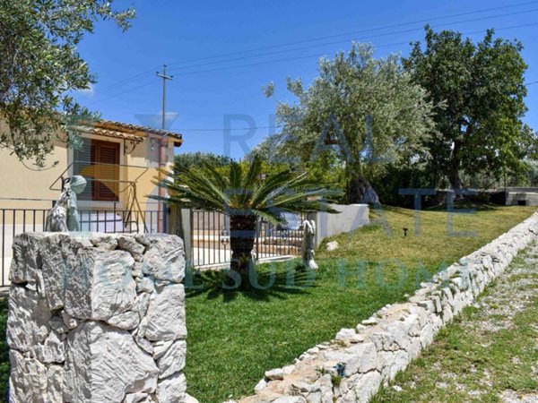 casa indipendente in vendita ad Avola
