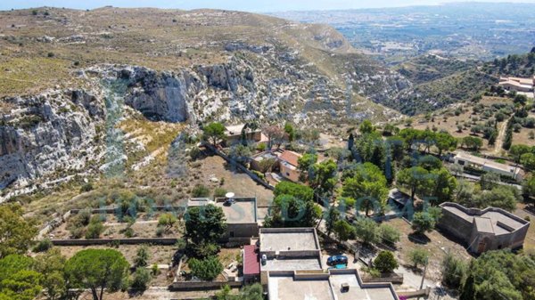 casa indipendente in vendita ad Avola
