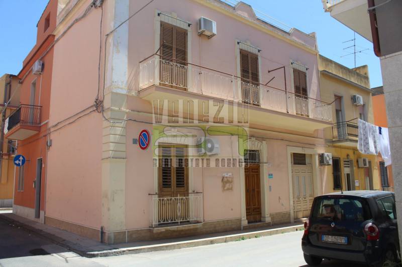 casa indipendente in vendita ad Avola