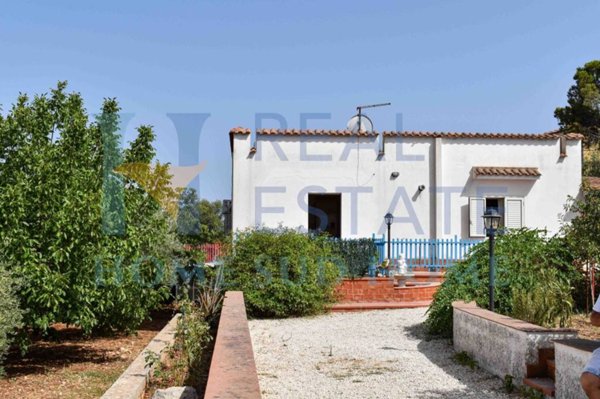 casa indipendente in vendita ad Avola
