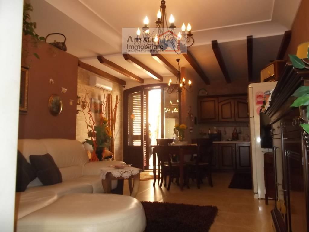 casa indipendente in vendita ad Avola