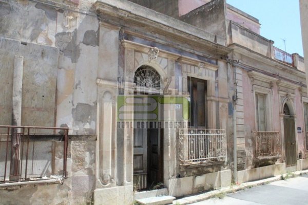 casa indipendente in vendita ad Avola