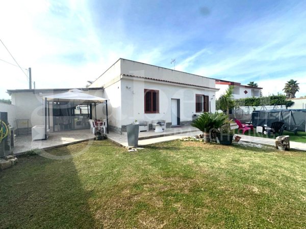casa indipendente in vendita ad Avola in zona Piccio