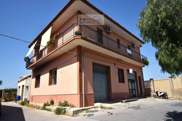 casa indipendente in vendita ad Avola