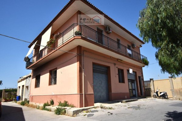 casa indipendente in vendita ad Avola
