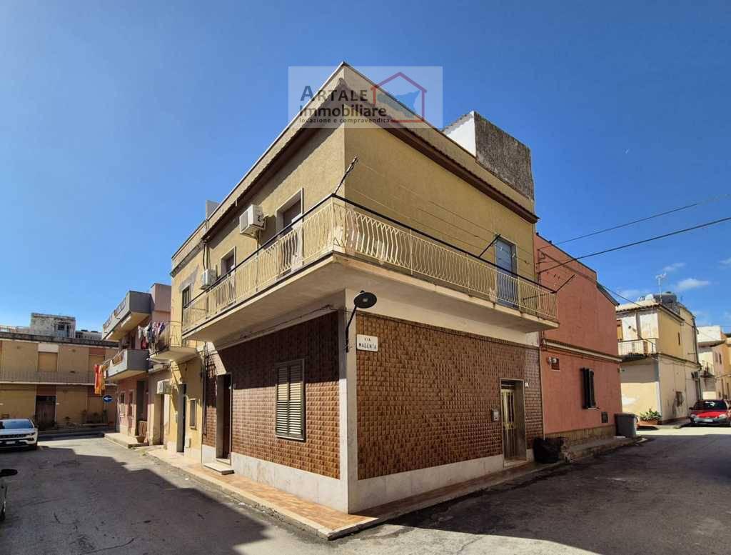 casa indipendente in vendita ad Avola