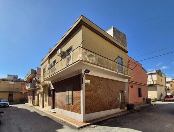 casa indipendente in vendita ad Avola