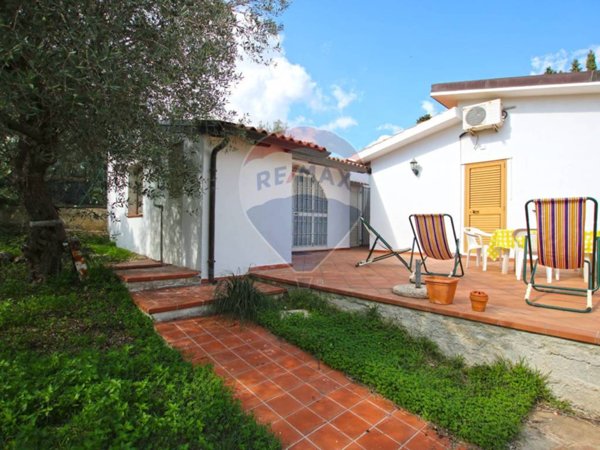 casa indipendente in vendita ad Avola