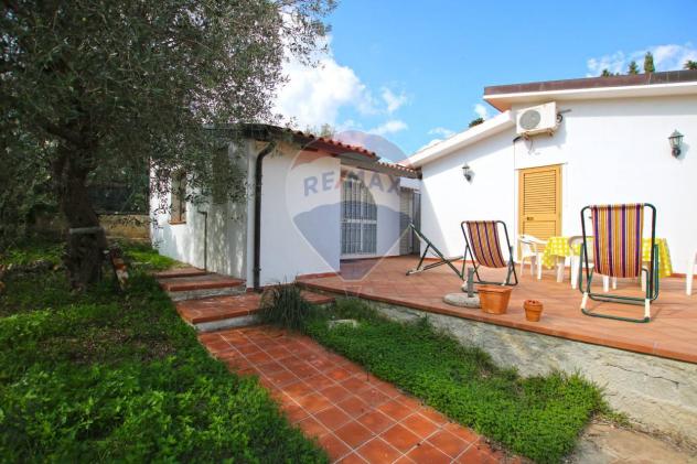 casa indipendente in vendita ad Avola