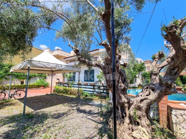 casa indipendente in vendita ad Avola in zona Montagna