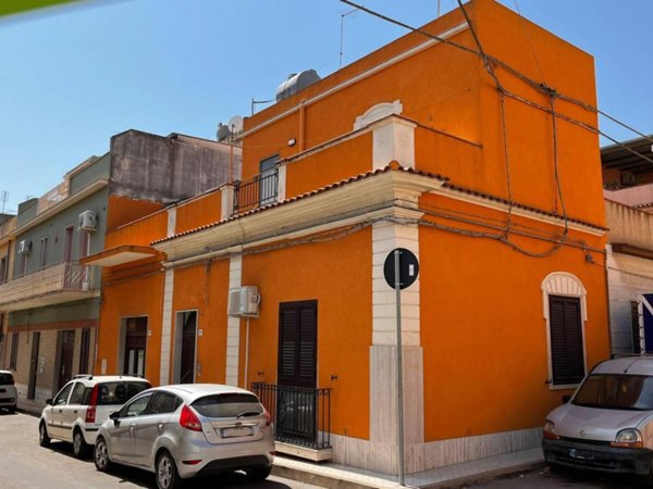 casa indipendente in vendita ad Avola