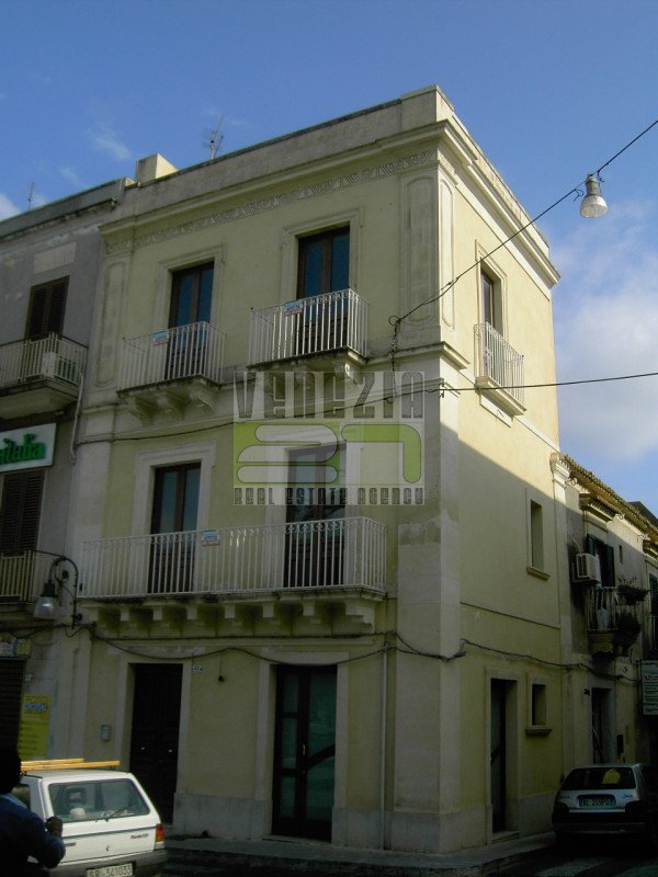 casa indipendente in vendita ad Avola