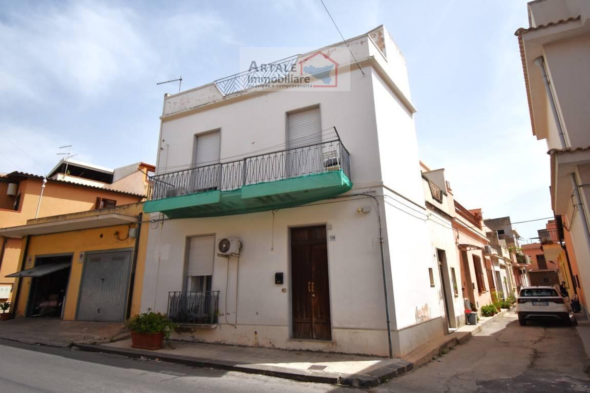 casa indipendente in vendita ad Avola