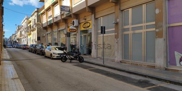 locale commerciale in vendita ad Avola