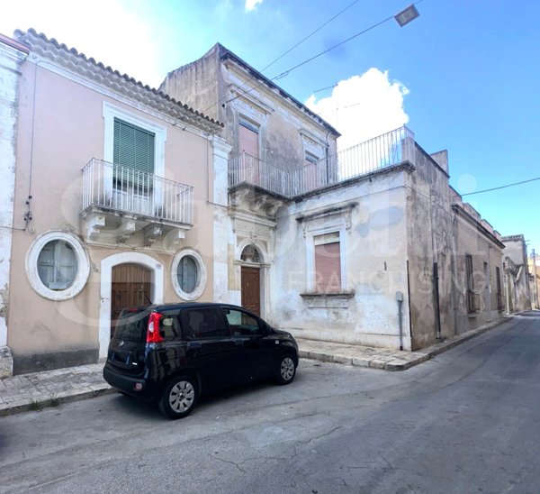 casa indipendente in vendita ad Avola