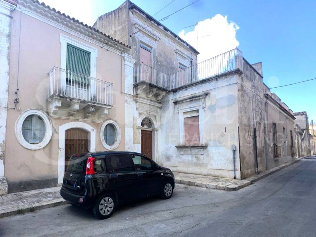 casa indipendente in vendita ad Avola