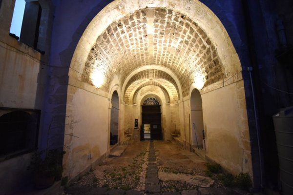 locale di sgombero in vendita ad Avola