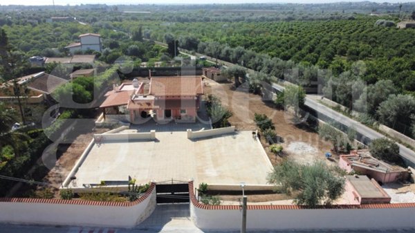 casa indipendente in vendita ad Avola
