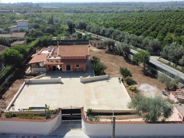 casa indipendente in vendita ad Avola