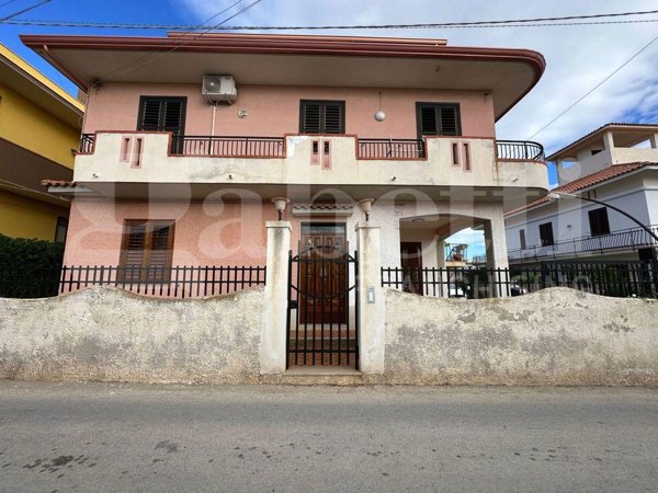 casa indipendente in vendita ad Avola