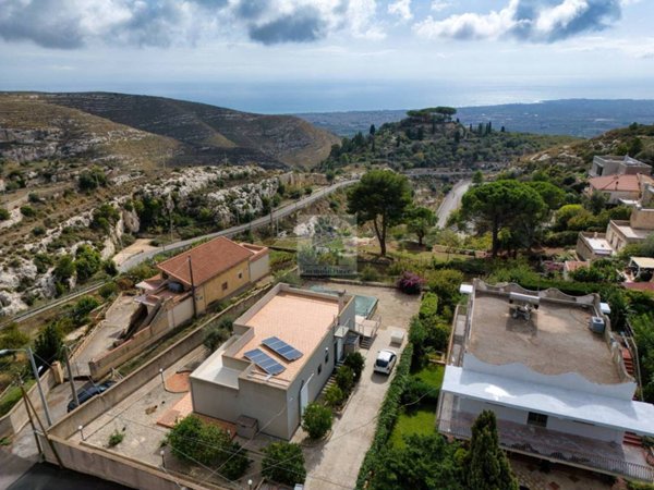 casa indipendente in vendita ad Avola
