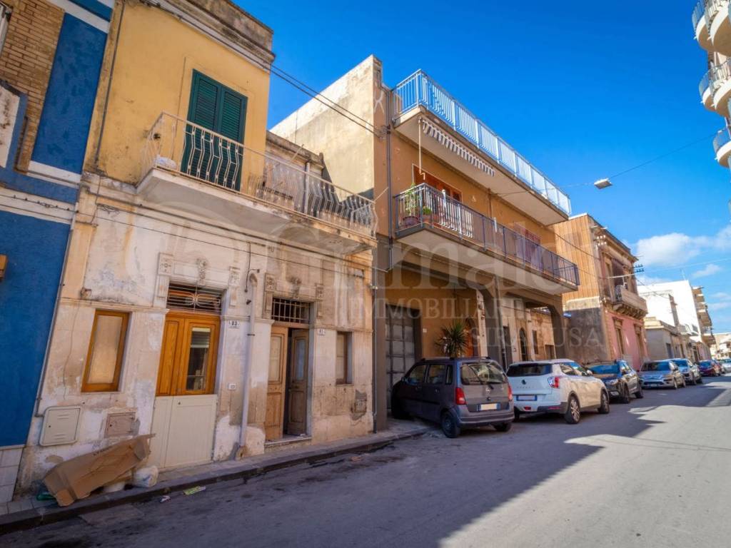 casa indipendente in vendita ad Avola