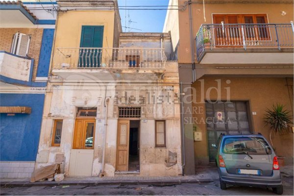 casa indipendente in vendita ad Avola