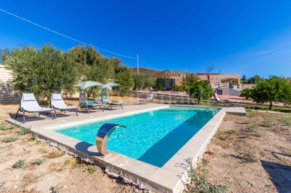 casa indipendente in vendita ad Avola