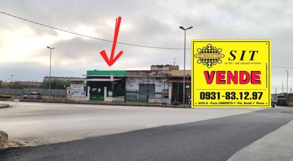 locale commerciale in vendita ad Avola