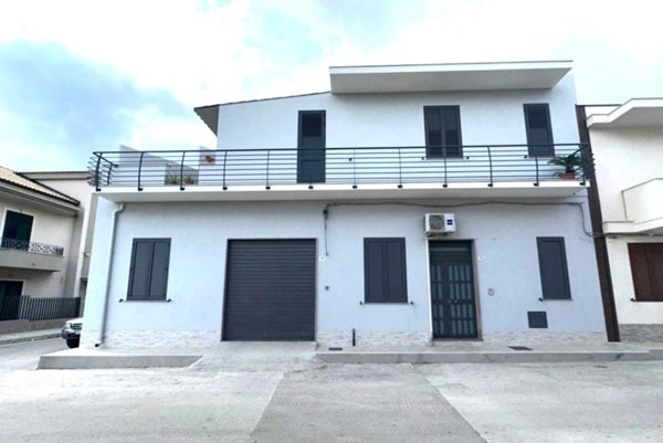 casa indipendente in vendita ad Avola
