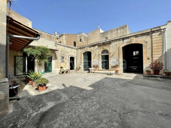 casa indipendente in vendita ad Avola