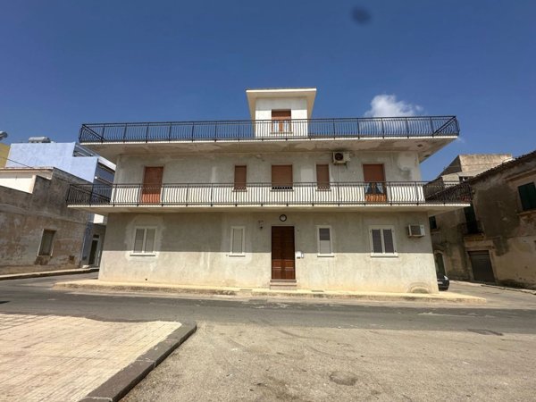 casa indipendente in vendita ad Avola